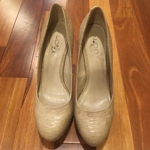 Tan snake skin print Aldo pumps